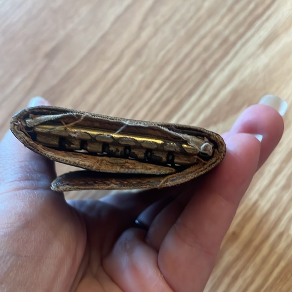 Louis Vuitton 6 key holder - Picture 7 of 8